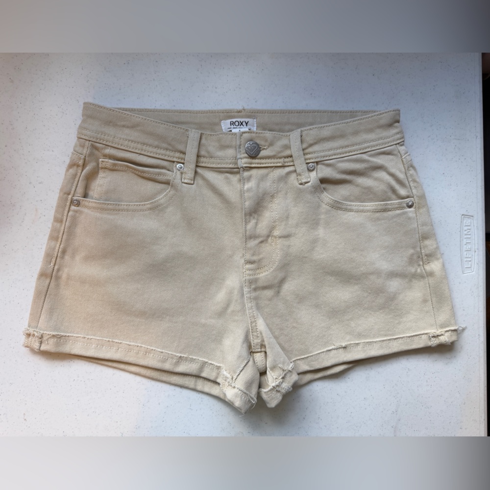 Roxy “Life is Short” Cream/Tan Shorts – Size 5 (NWT)